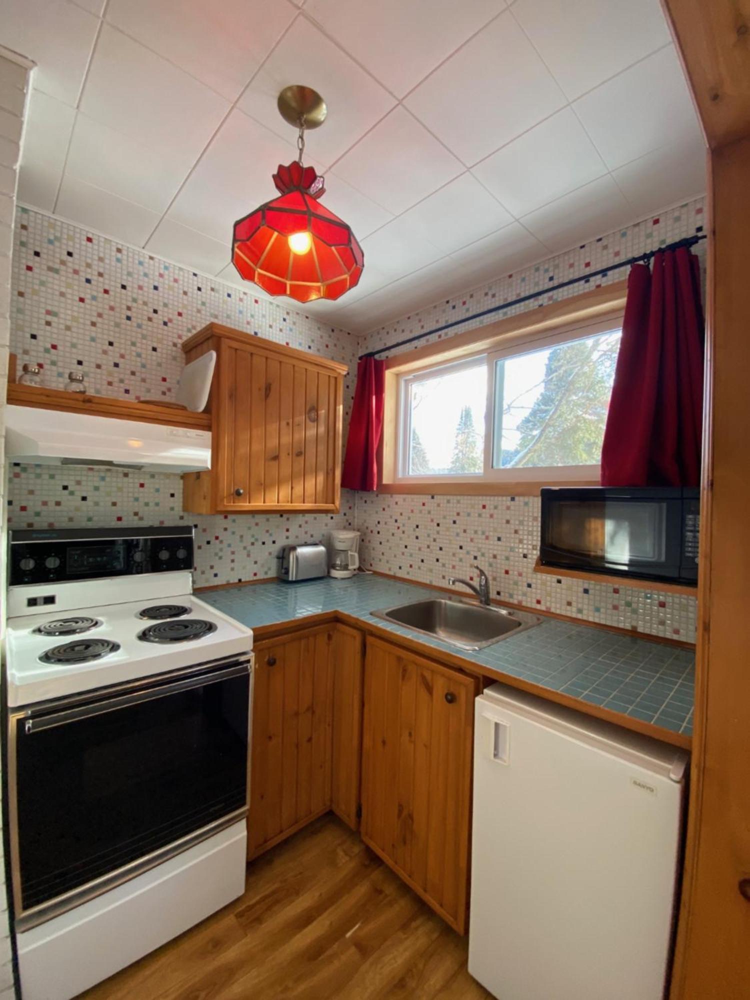 Kan-A-Mouche Pourvoirie Auberge Et Chalets Saint-Michel des Saints Room photo