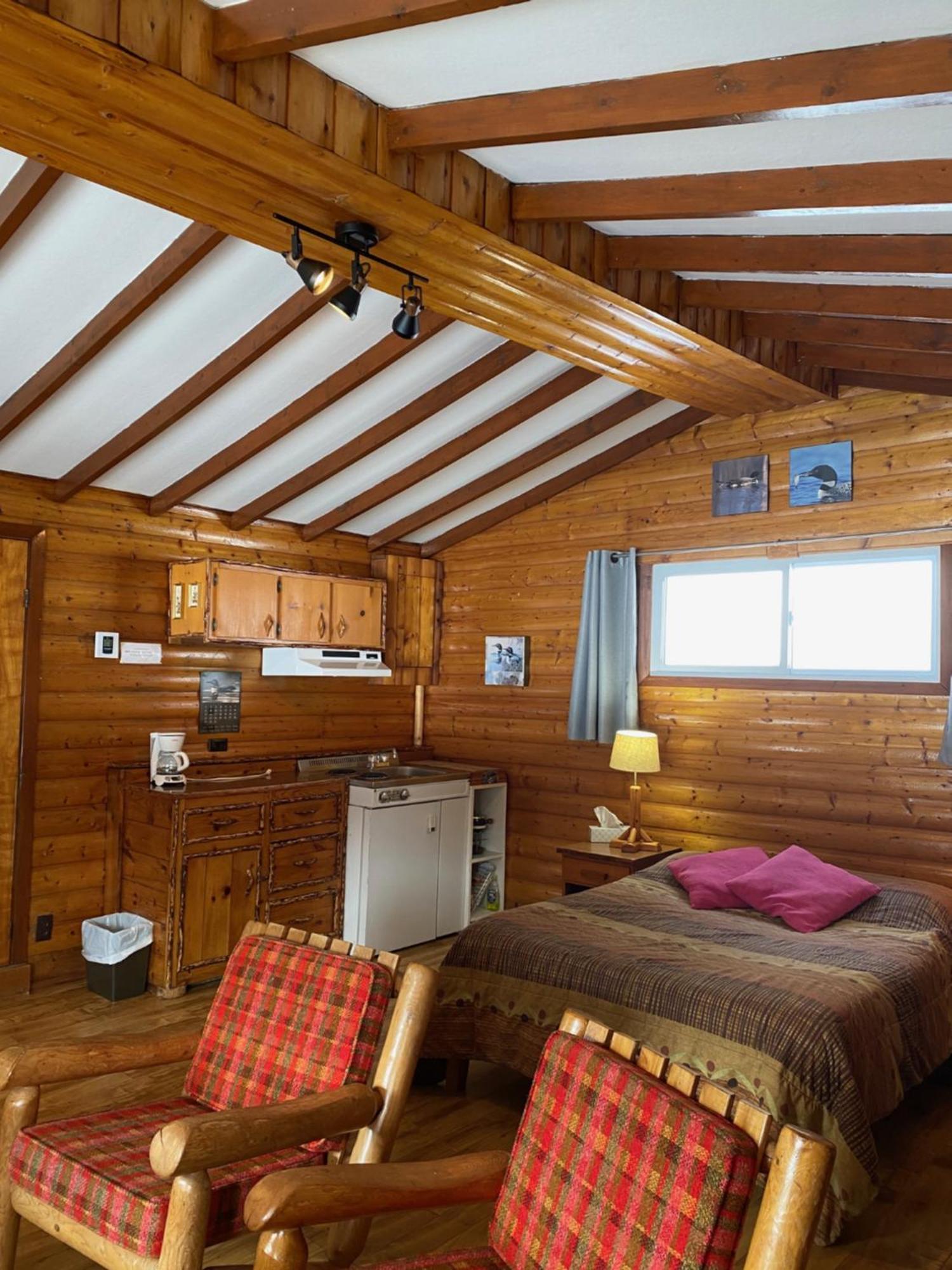 Kan-A-Mouche Pourvoirie Auberge Et Chalets Saint-Michel des Saints Room photo